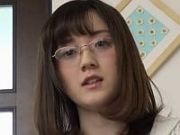 鈴原エミリ　書店で働いている１９歳現役女子大生がＡＶデビュー（xvideos）