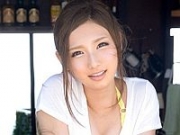 出会いを求めて湘南の海の家で働く色白美少女ＡＶ出演（fc2動画）